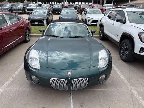 Used 2006 Pontiac Solstice Convertible w/ Premium Package RWD image 3
