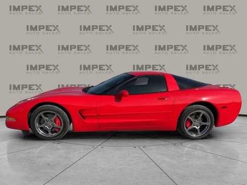 Used 1998 Chevrolet Corvette Coupe w/ Roof Pkg RWD image 2