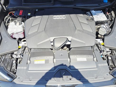 Used 2024 Audi Q8 Prestige w/ Prestige Package image 11