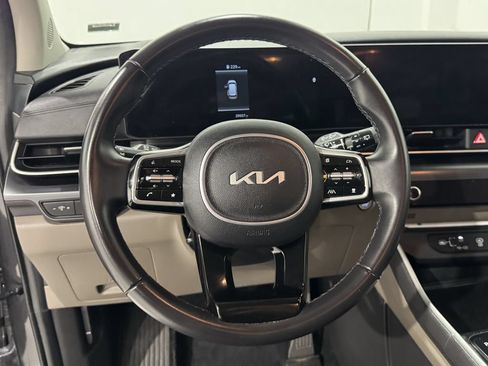 Used 2025 Kia Carnival FWD image 5