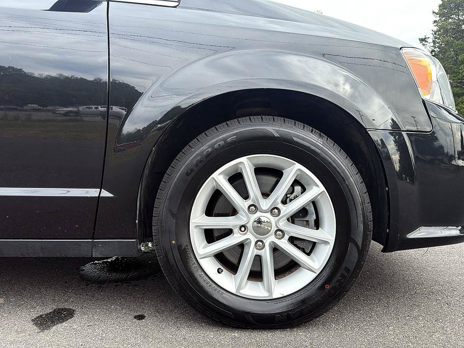 Used 2019 Dodge Grand Caravan SXT FWD image 25