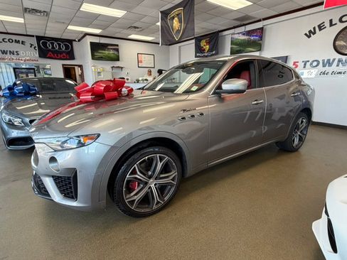 Used 2022 Maserati Levante Modena AWD/4WD image 4