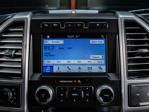 Used 2018 Ford F150 Platinum w/ Equipment Group 701A Luxury image 21