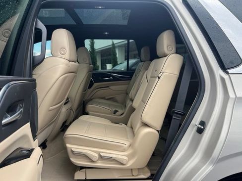 Used 2022 Cadillac Escalade Premium Luxury AWD/4WD image 13