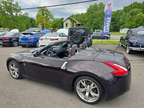Used 2010 Nissan 370Z Touring w/ Sport Pkg RWD image 4