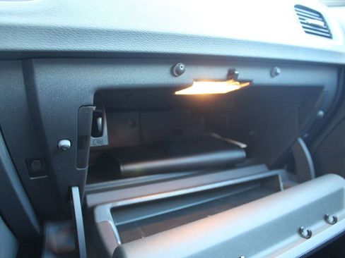 Used 2018 Volvo V60 T5 Cross Country image 30