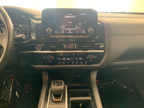 Used 2024 Nissan Pathfinder SV FWD image 19