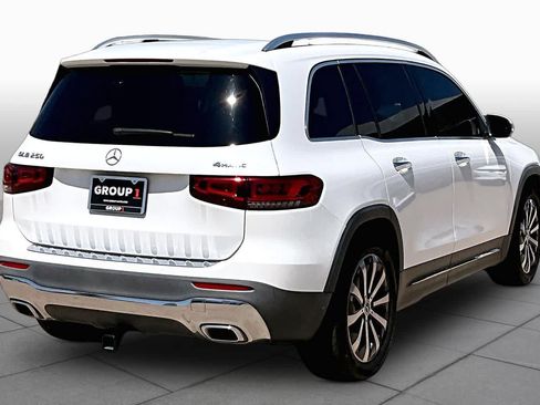 Used 2021 Mercedes-Benz GLB 250 4MATIC w/ Premium Package image 11