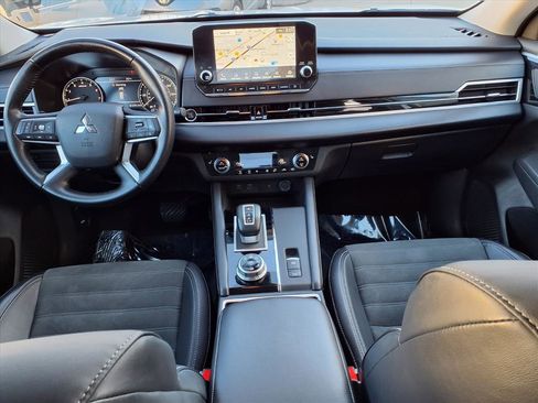 Used 2024 Mitsubishi Outlander SE image 13