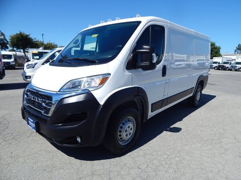 Used 2025 RAM ProMaster 2500 w/ U-Haul Equipment Group FWD image 1