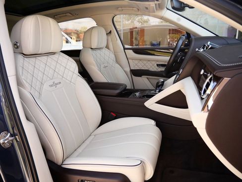 Used 2021 Bentley Bentayga image 26