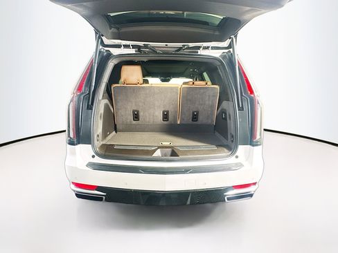 Used 2022 Cadillac Escalade Premium Luxury w/ Performance Package image 32