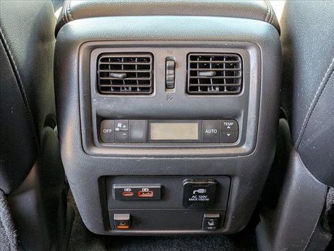 Used 2019 Nissan Pathfinder SL image 17