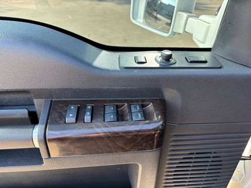 Used 2016 Ford F250 Platinum w/ FX4 Off-Road Package image 12