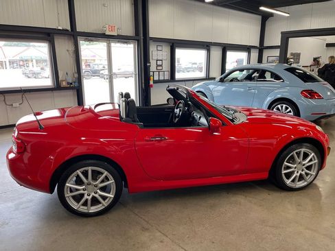 Used 2011 MAZDA MX-5 Miata Grand Touring w/ Premium Pkg RWD image 34