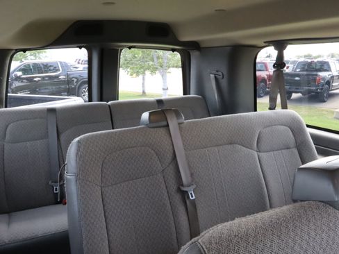 Used 2023 GMC Savana 3500 LT w/ LT Preferred Equipment Group RWD image 9
