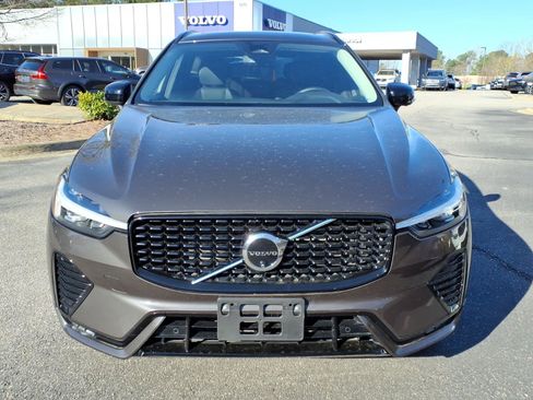 Certified 2025 Volvo XC60 B5 Plus AWD/4WD image 10