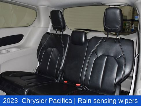 Used 2023 Chrysler Pacifica Touring-L image 25