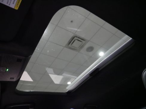 Used 2024 Volkswagen Golf R image 25