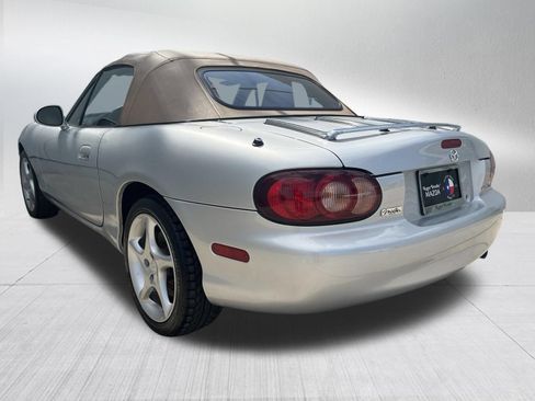 Used 2001 MAZDA MX-5 Miata RWD image 8