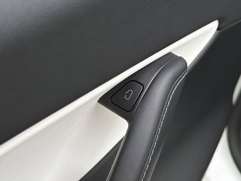 Used 2021 Tesla Model Y Long Range image 23