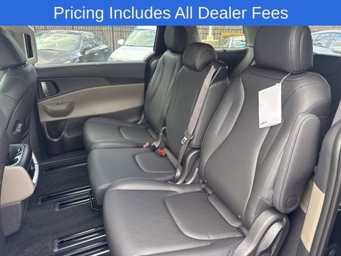 New 2026 Kia Carnival EX FWD image 11