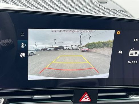 Used 2025 Hyundai Elantra SEL FWD image 24