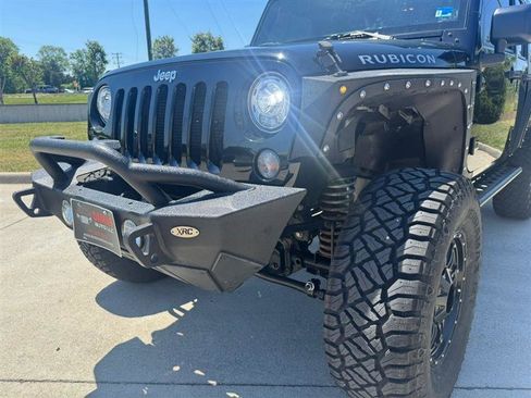 Used 2018 Jeep Wrangler Unlimited Rubicon w/ Connectivity Group AWD/4WD image 28