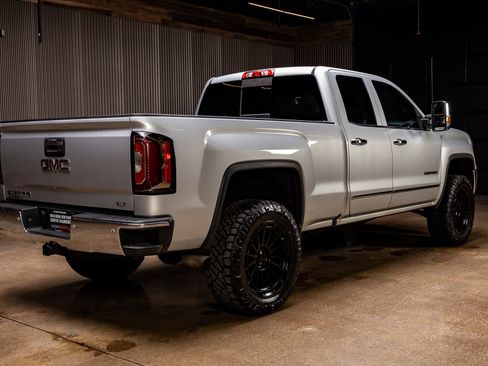 Used 2017 GMC Sierra 1500 SLT w/ Enhanced Driver Alert Package image 10