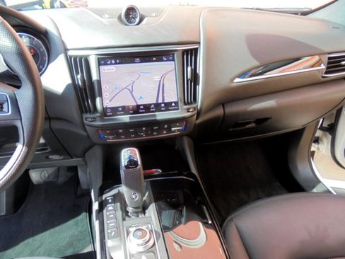 Used 2021 Maserati Levante AWD/4WD image 10