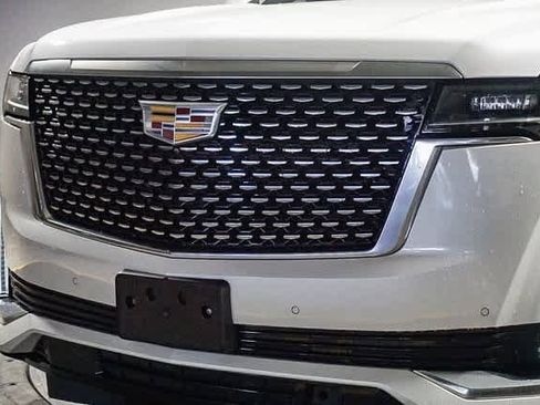 Used 2021 Cadillac Escalade Premium Luxury image 8