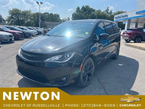 Used 2019 Chrysler Pacifica Touring Plus w/ S Appearance Package FWD image 3