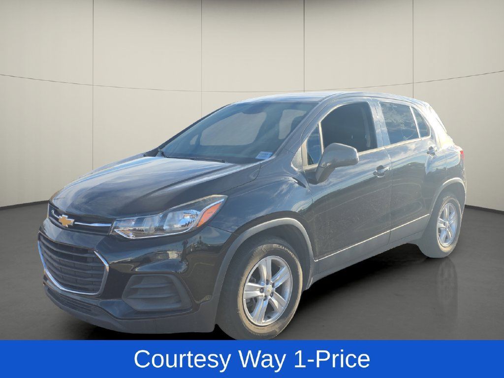 Used 2020 Chevrolet Trax LS w/ Tint and Cruise Package FWD image 4