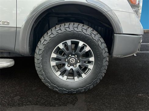 Used 2019 Nissan Titan PRO-4X w/ Pro-4x Convenience Package image 28