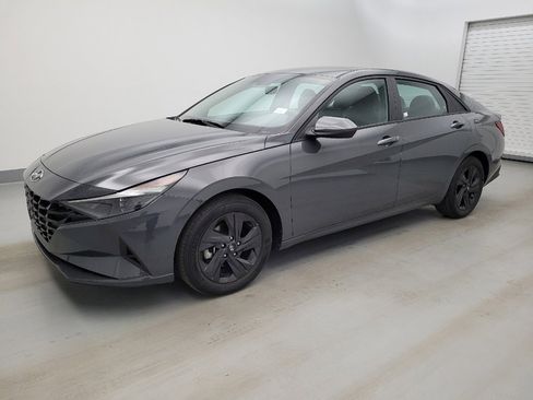 Used 2023 Hyundai Elantra SEL w/ Preferred Accessory Package image 2