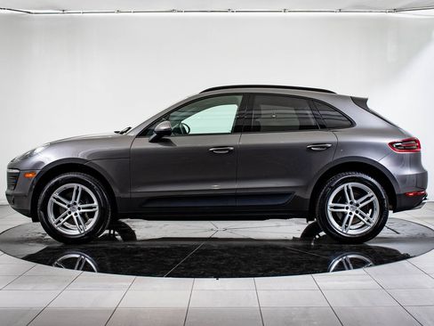 Certified 2018 Porsche Macan image 2