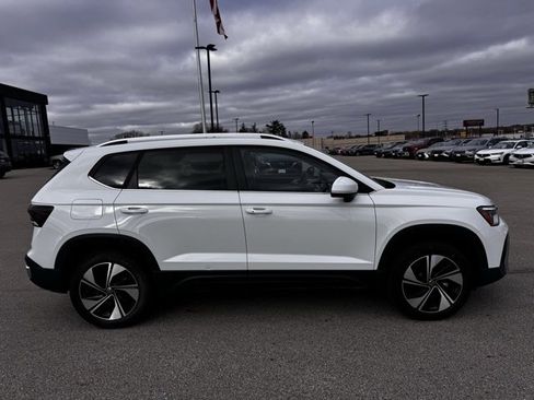 Used 2025 Volkswagen Taos SE image 36