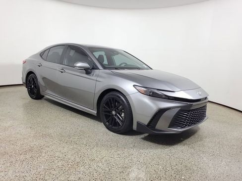 Used 2025 Toyota Camry SE FWD image 4