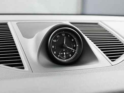 Certified 2025 Porsche Macan image 19