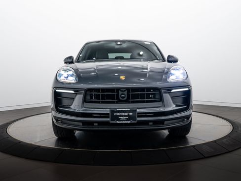 Certified 2026 Porsche Macan AWD/4WD image 10