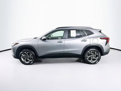 Used 2025 Chevrolet Trax LT FWD image 4