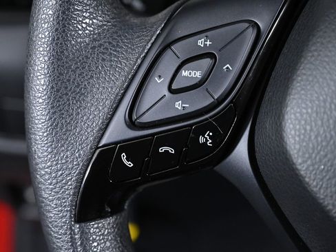 Used 2020 Toyota C-HR LE image 16