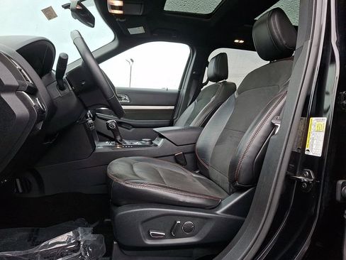 Certified 2018 Ford Explorer XLT AWD/4WD image 14