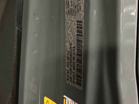 New 2025 Jeep Wrangler Unlimited Rubicon w/ Technology Group image 27