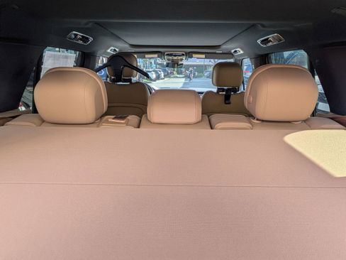 New 2026 Land Rover Range Rover SE image 26