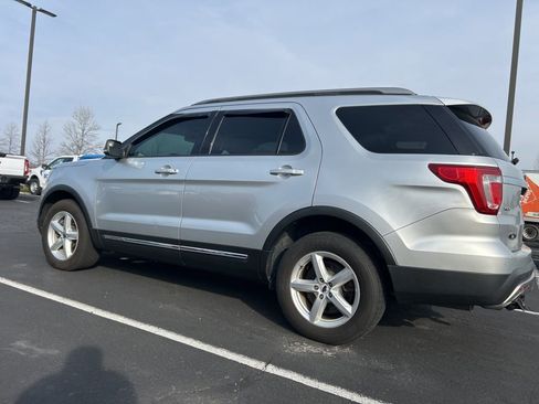 Used 2017 Ford Explorer XLT w/ Equipment Group 202A image 5