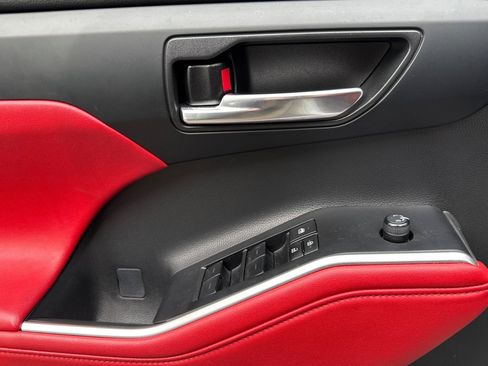 Certified 2023 Toyota Highlander XSE image 11