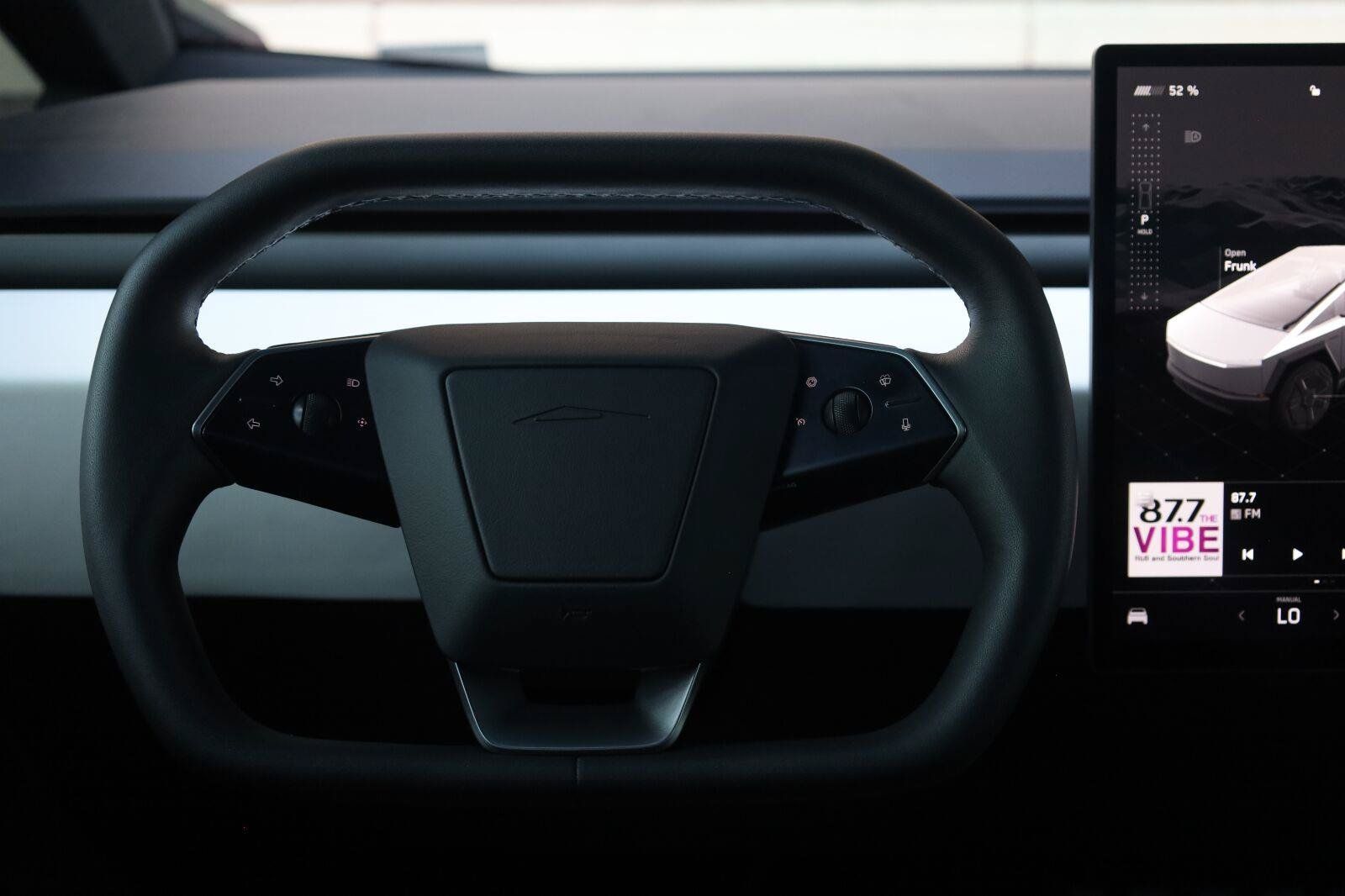 Used 2024 Tesla Cybertruck AWD Crew Cab image 33