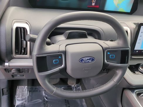 Used 2025 Ford Expedition Active AWD/4WD image 19