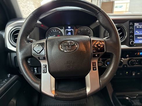 Used 2022 Toyota Tacoma Limited image 15